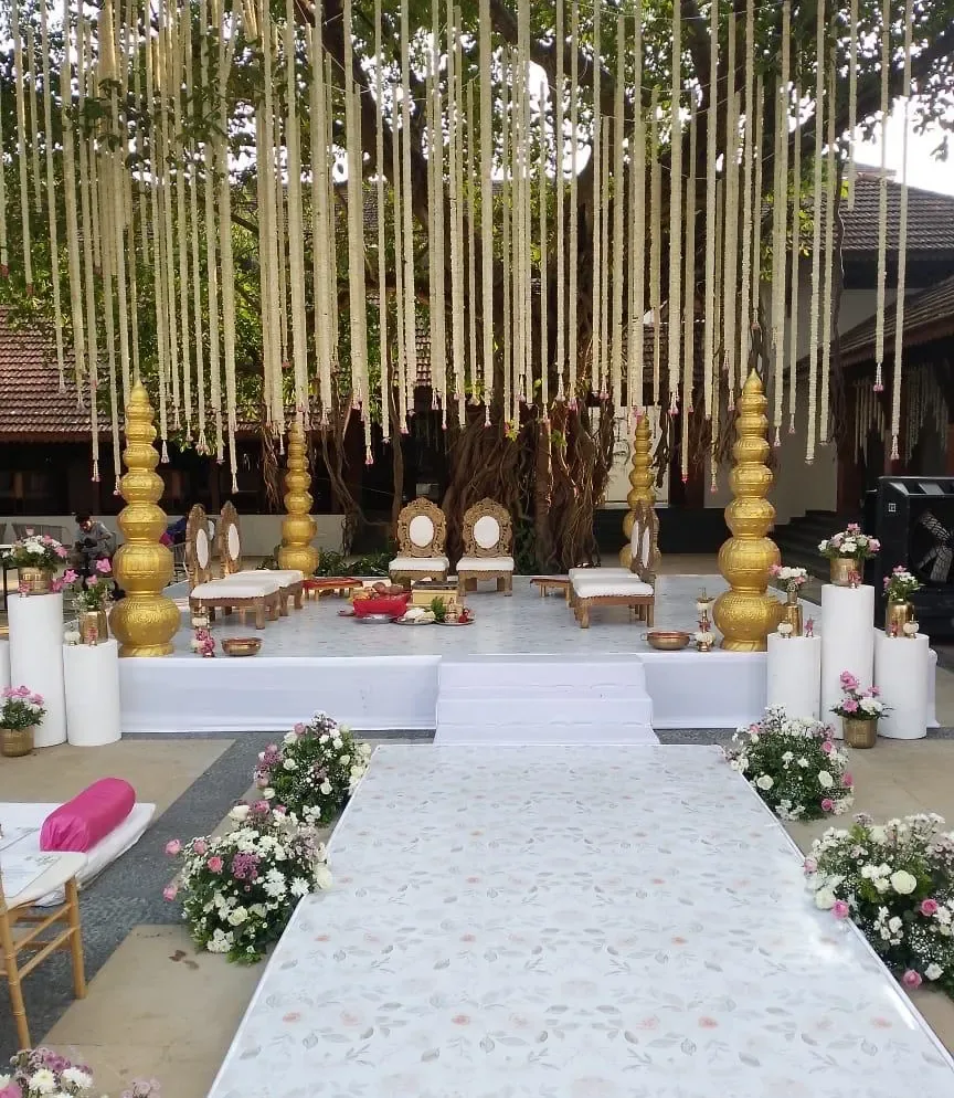 Golden kalash mandap with cascading jasmine and rose strands at a heritage Goan venue by Imagine Decorators